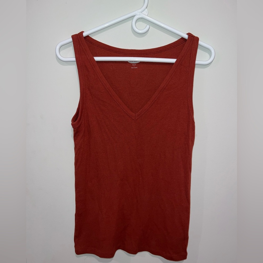 Old Navy burnt orange tank top. Size L. Stretchy!! Will be ironed!